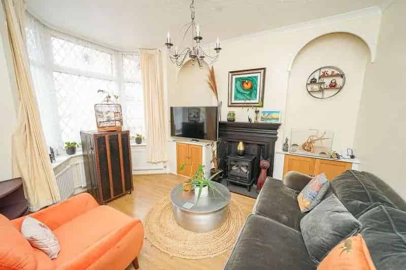 2 Bed Period Home For Sale - Spacious Accommodation & Mature Garden