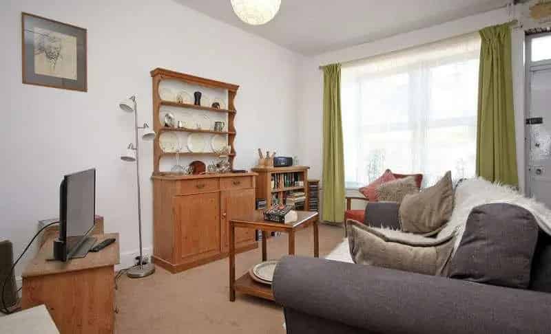 3 Bed House Stunning Mountain Views Family Home