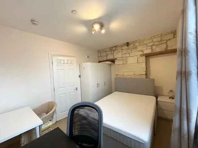 1 Bedroom Apartment Near City Centre