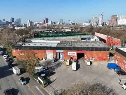Light Industrial Warehouse Unit For Lease