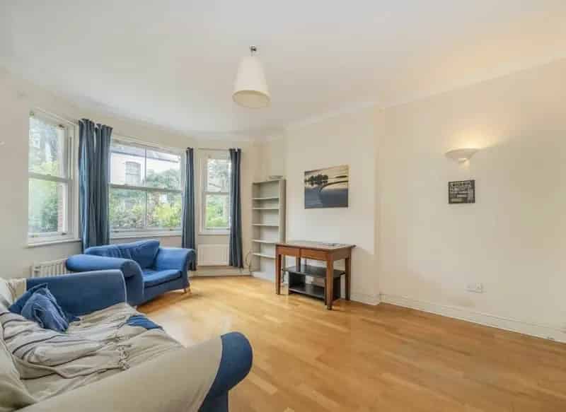 Battersea 3 Bed 2 Bath House with Garden