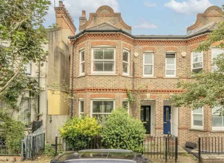 House For Sale in London, England