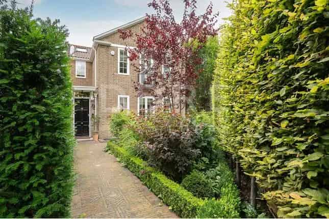 Semi Detached House for Sale in St John's Wood London