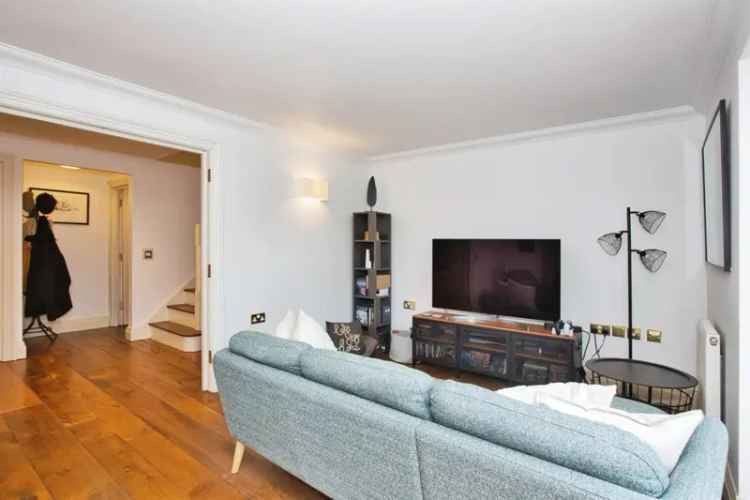 4 Bedroom Family Home with Conservatory and Summerhouse