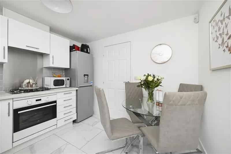2 Bed End Terraced House High Spec Contemporary Interior