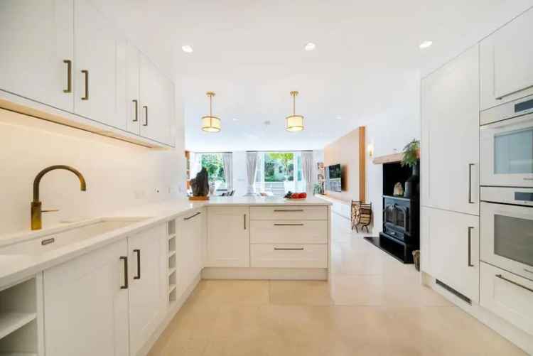 Stunning Freehold House with Private Garden
