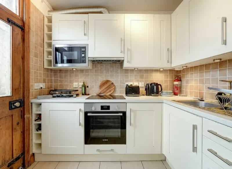 3-Bedroom Mid-Terrace Home in ABC Roads