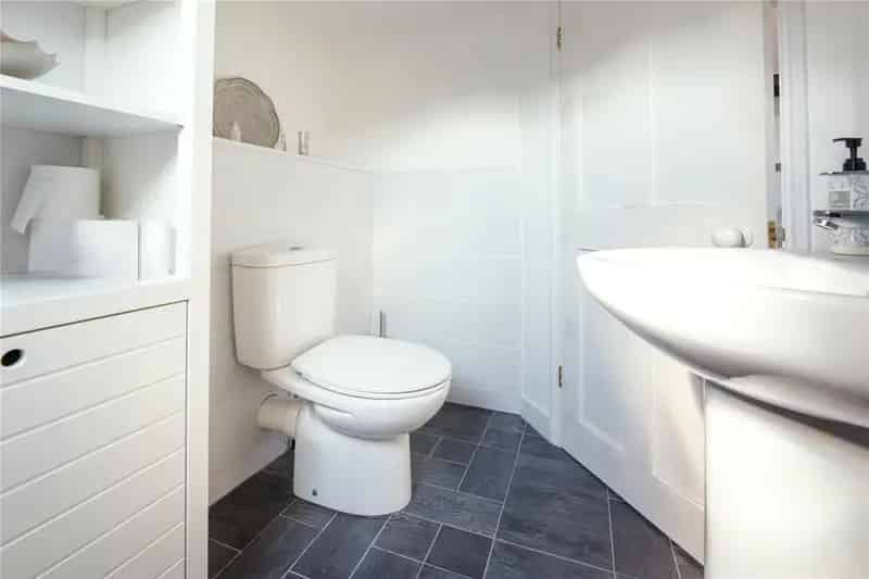 3 Bedroom House Dartmouth Garage Near Town Centre