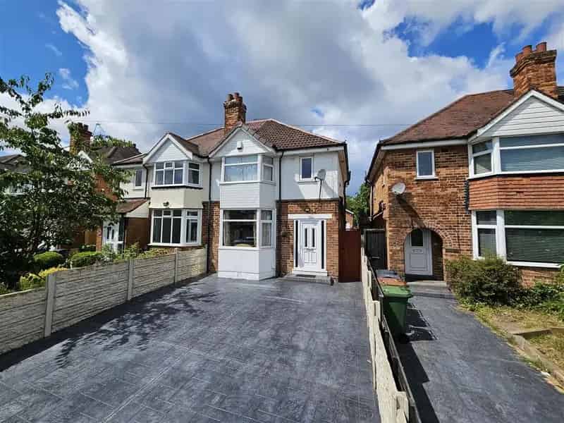 4 Bedroom Semi Detached House with Annex For Sale
