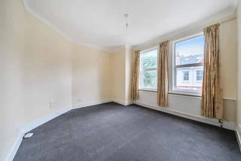 3 Bedroom Garden Maisonette Near Tooting Stations - No Onward Chain