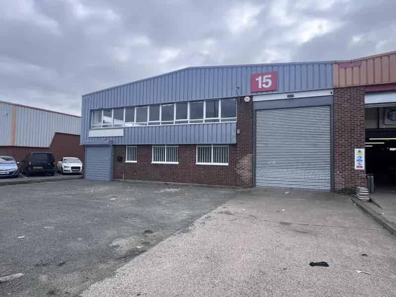 Industrial Unit with Office Space For Lease