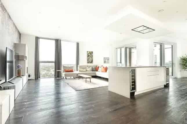 Luxury 4-Bedroom Penthouse in Nine Elms Point