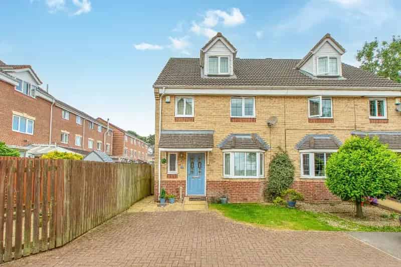 4 Bedroom Semi-Detached House for Sale