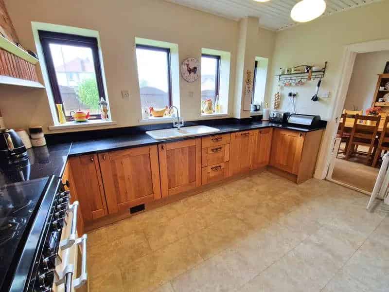 5 Bed Detached House For Sale