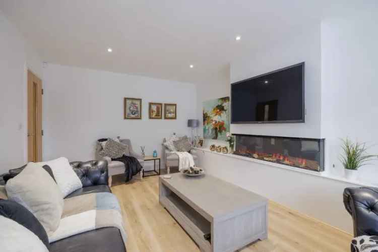 Spacious Cala Detached Villa For Sale in Liff