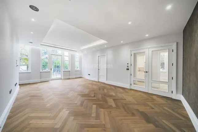 Flat for sale in The Bishops Avenue, London N2