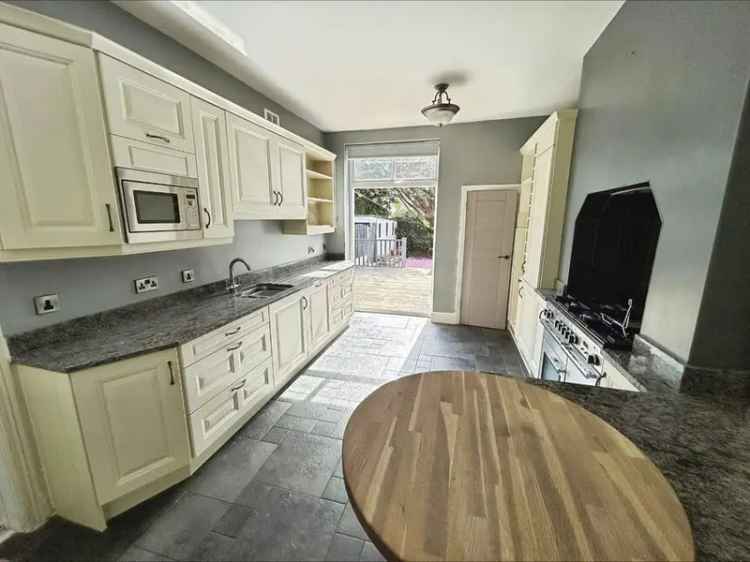 5 Bedroom Semi Detached House South Yorkshire