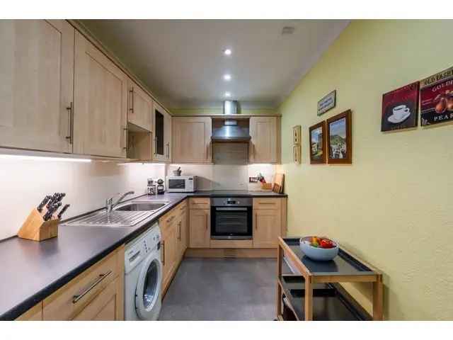 3 Bedroom Flat for Sale Near City Centre