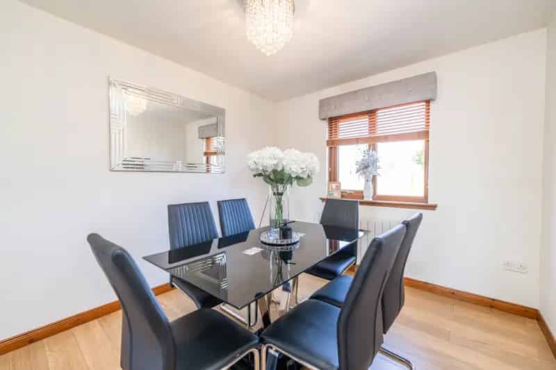 Semi Detached House for Sale Three Bedrooms Quiet Location