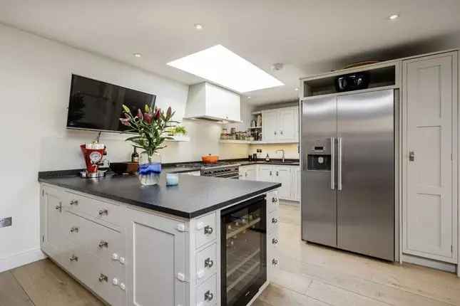 2 Double Bedroom Flat for Sale Lauderdale Road London W9