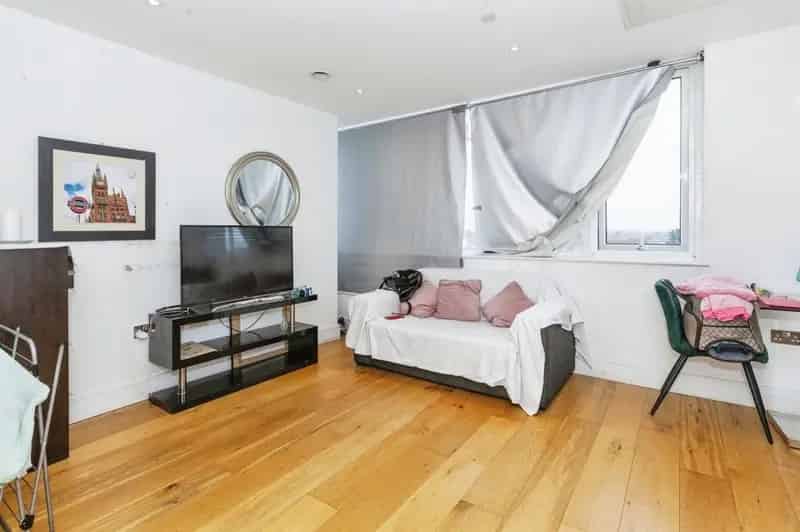 Spacious Studio Apartment near Elizabeth Line - Skyline Development