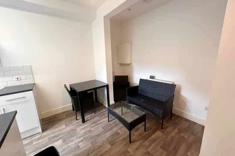2 Bed Apartment Watling Street Zero Deposit Available