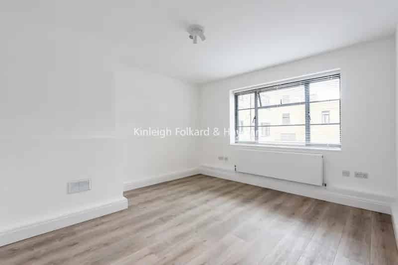 One Double Bedroom Flat near Borough and London Bridge