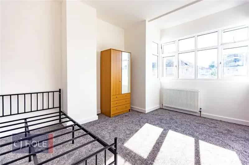 6 Bedroom Student House Bristol