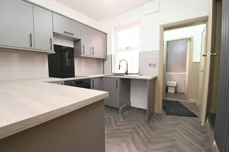 2 bed property for sale