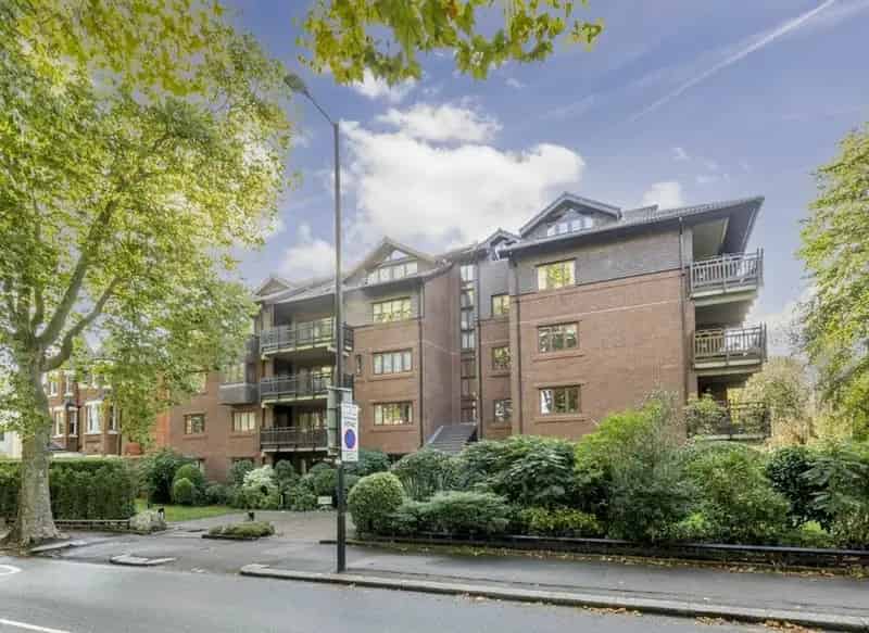 Flat For Sale , Shepherds Hill, London, England