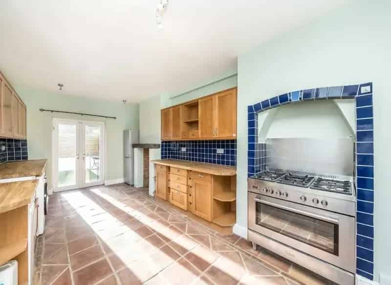 Spacious 4-Bedroom Period House Near Ladywell Station