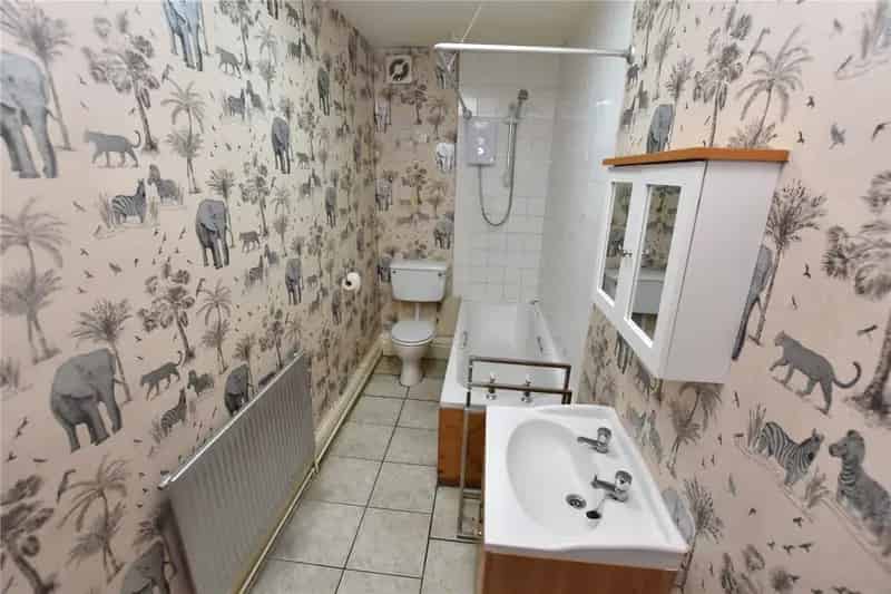 Two Bedroom Terrace Near Leeds City Centre