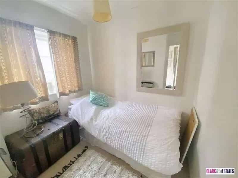2 Bed House for Sale with Estuary Views