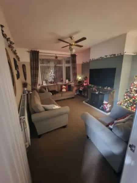Family Home with Large Garden and Amenities