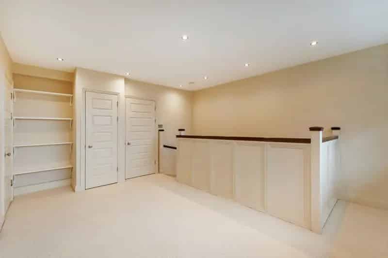 2 Bedroom Duplex Apartment Newbury Town Centre No Onward Chain