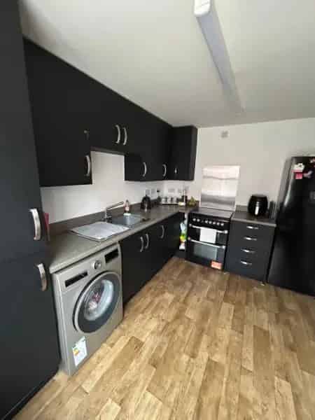 Large 2 Bed Semi Detached House with Garden