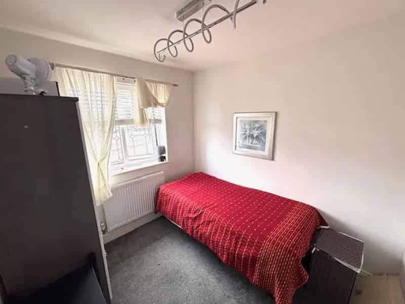 3 Bedroom Detached House to Rent Birmingham Road