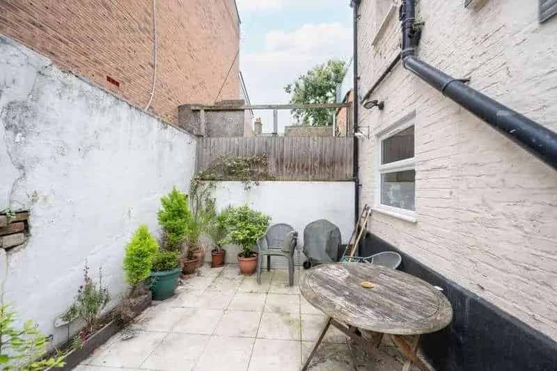 2 Bed Flat for Sale near Tooting Commons Park