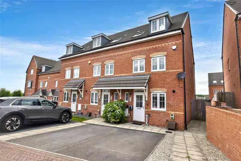 3 Bed End Townhouse St Andrews Morley Double Drive Private Garden