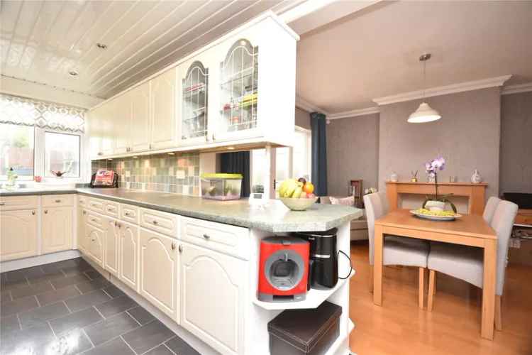 Extended Semi-Detached House Family Home 3 Bedrooms Conservatory
