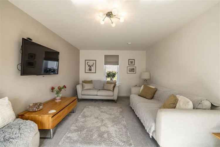 5 Bed Detached House with 2 Reception Rooms and Garden
