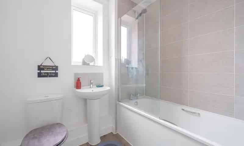 Two Bedroom Modern Apartment Lee on the Solent Allocated Parking