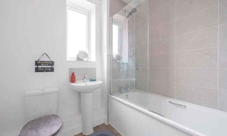 Two Bedroom Modern Apartment Lee on the Solent Allocated Parking