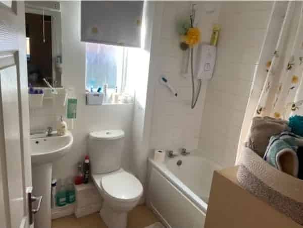 3 Bed Semi Detached House 2 Car Driveway Medium Courtyard Garden