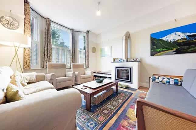 Semi Detached House for Sale in London SW19