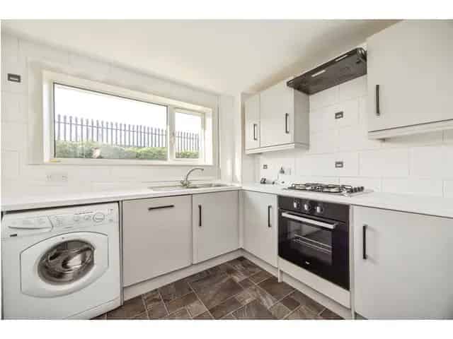 3 Bedroom Mid Terraced House For Sale