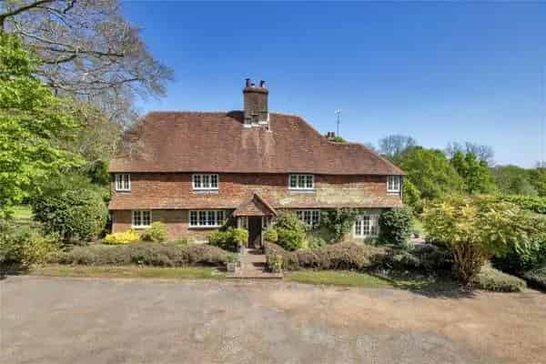 Kingsdown Farm: Grade II Listed Farmhouse with Pool and Barn Conversion