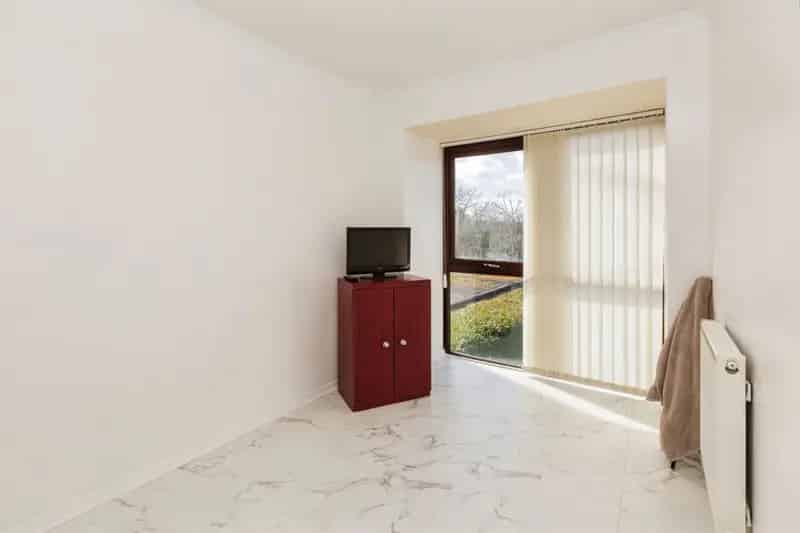 Two Bed Maisonette Near Stoke Mandeville Hospital