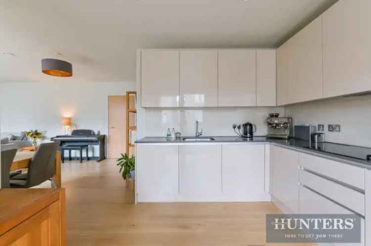 3 Bedroom Flat for Sale Brentford Lock West