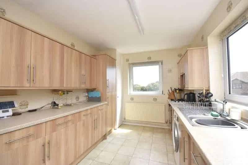 2 Bed Flat for Sale Sea Views Garage Communal Garden